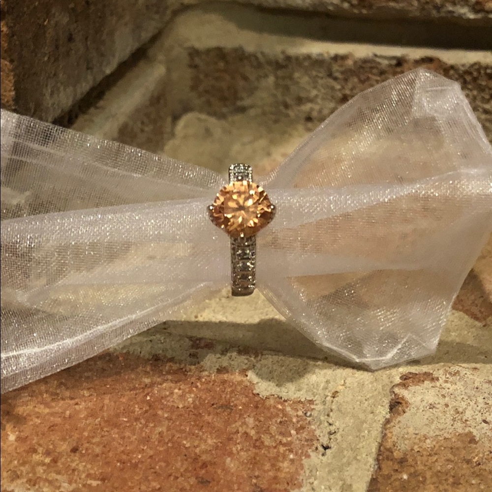 NWOT Topaz ring